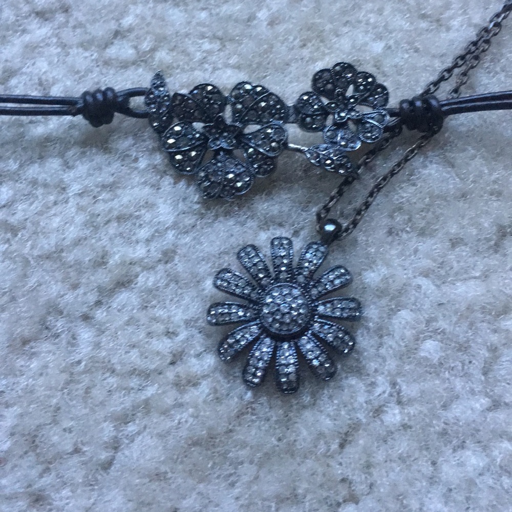 Fossil Flower Necklace - Picture 3 of 3